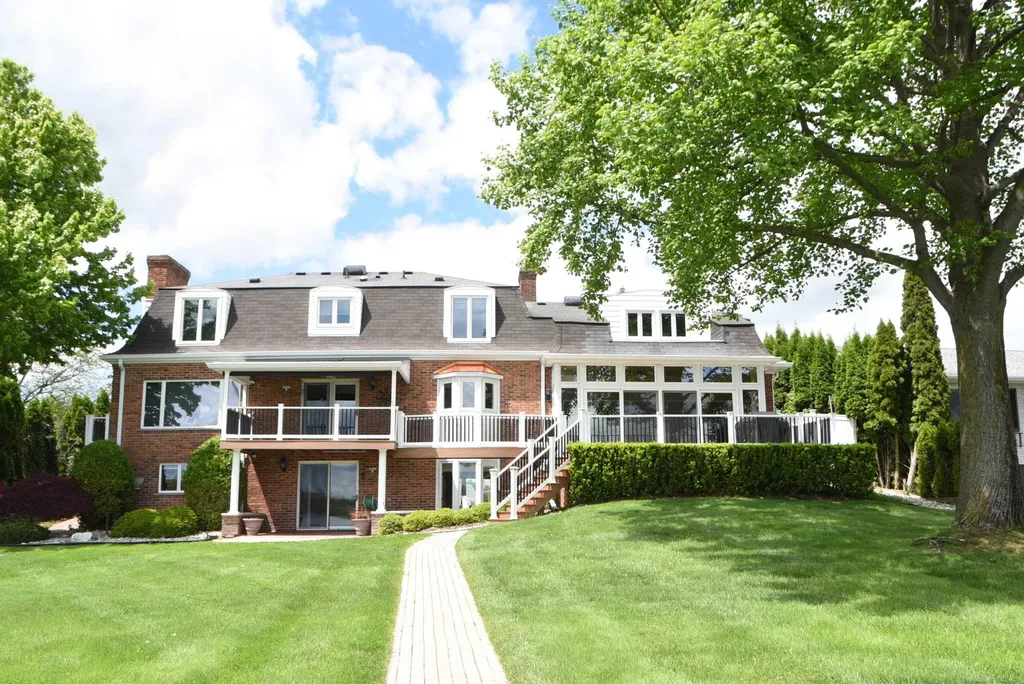 4243 River Road East China Township MI 48054