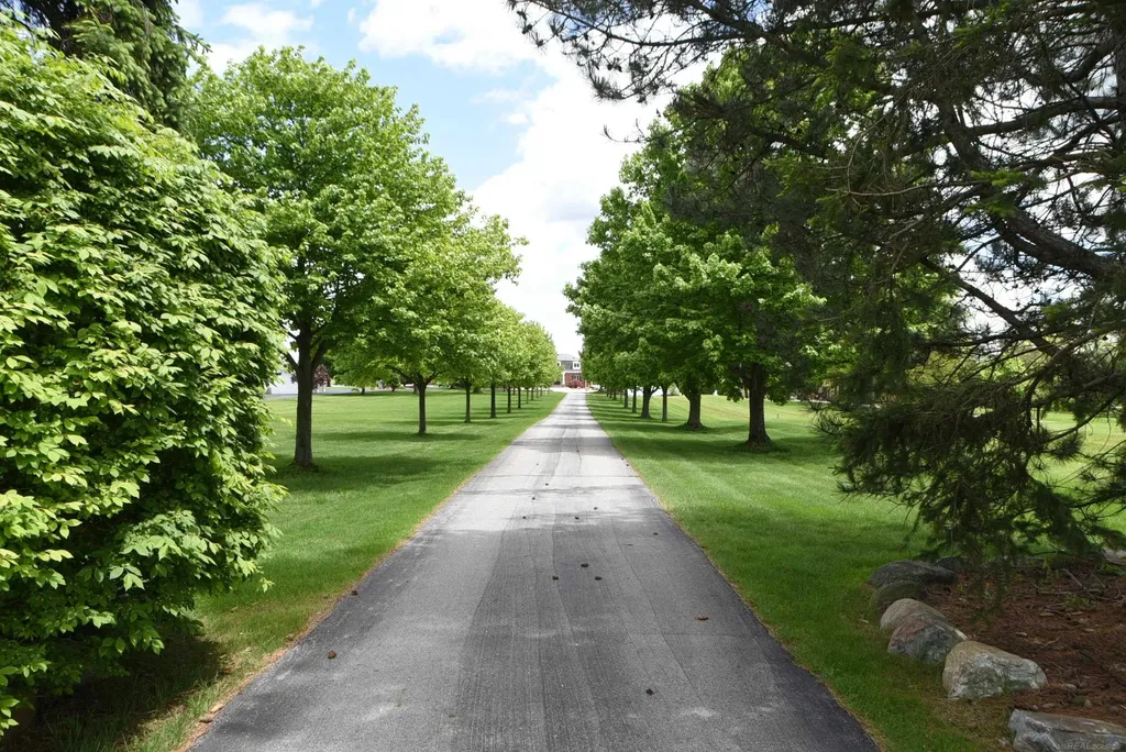 4243 River Road East China Township MI 48054