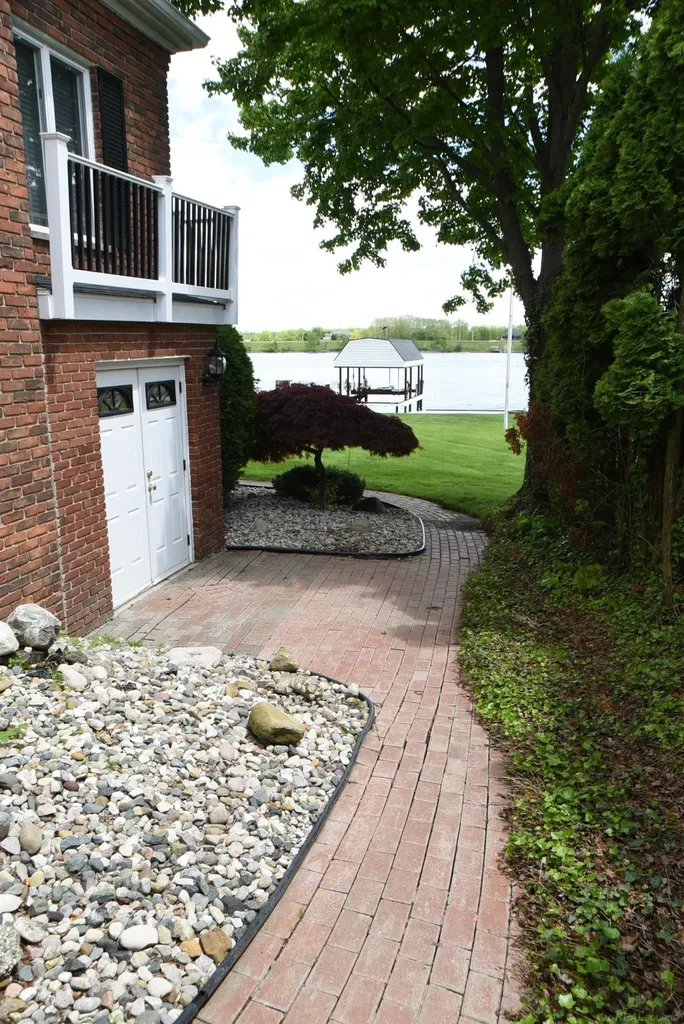 4243 River Road East China Township MI 48054