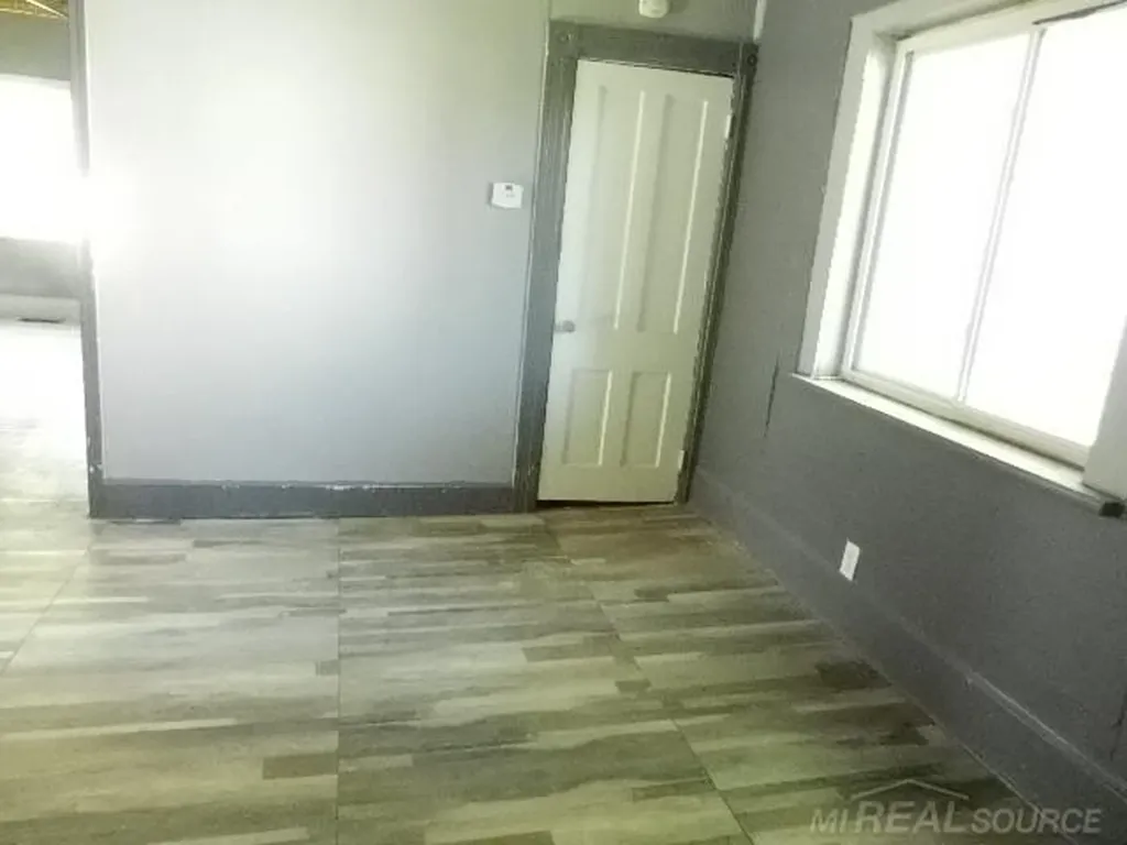 33 Parkview Avenue Mt. Clemens City MI 48043