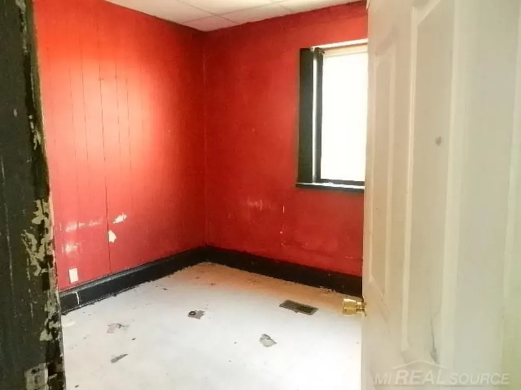 33 Parkview Avenue Mt. Clemens City MI 48043