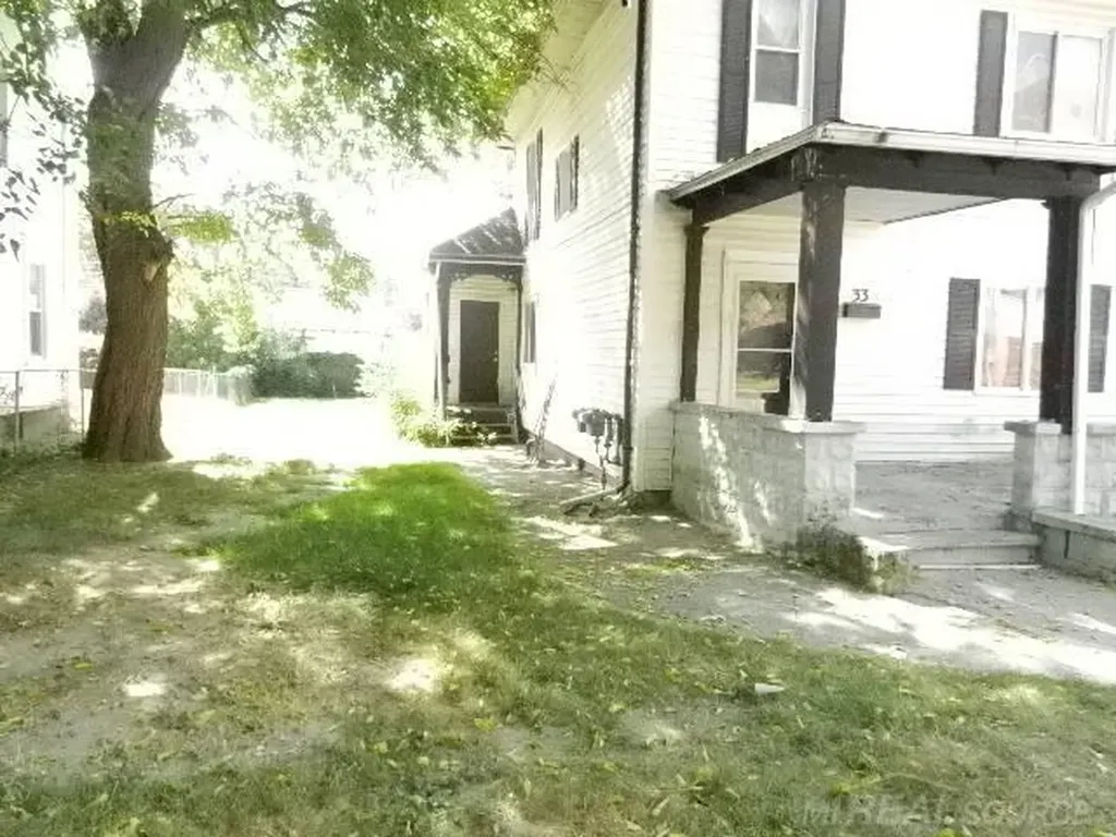 33 Parkview Avenue Mt. Clemens City MI 48043