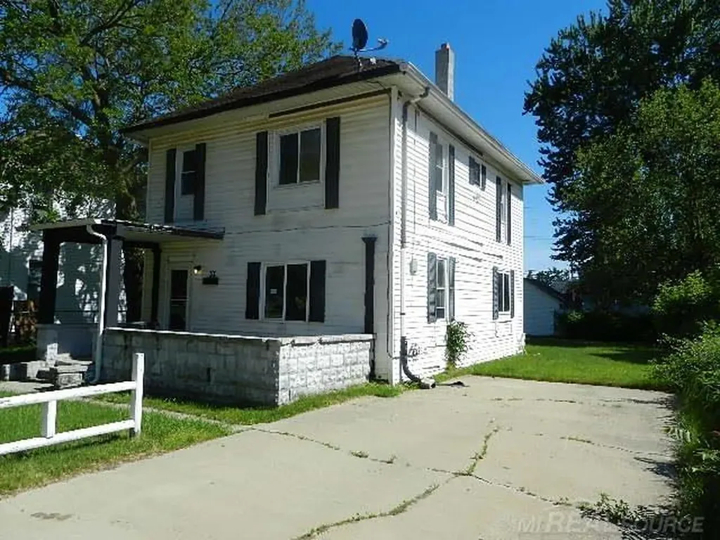 33 Parkview Avenue Mt. Clemens City MI 48043