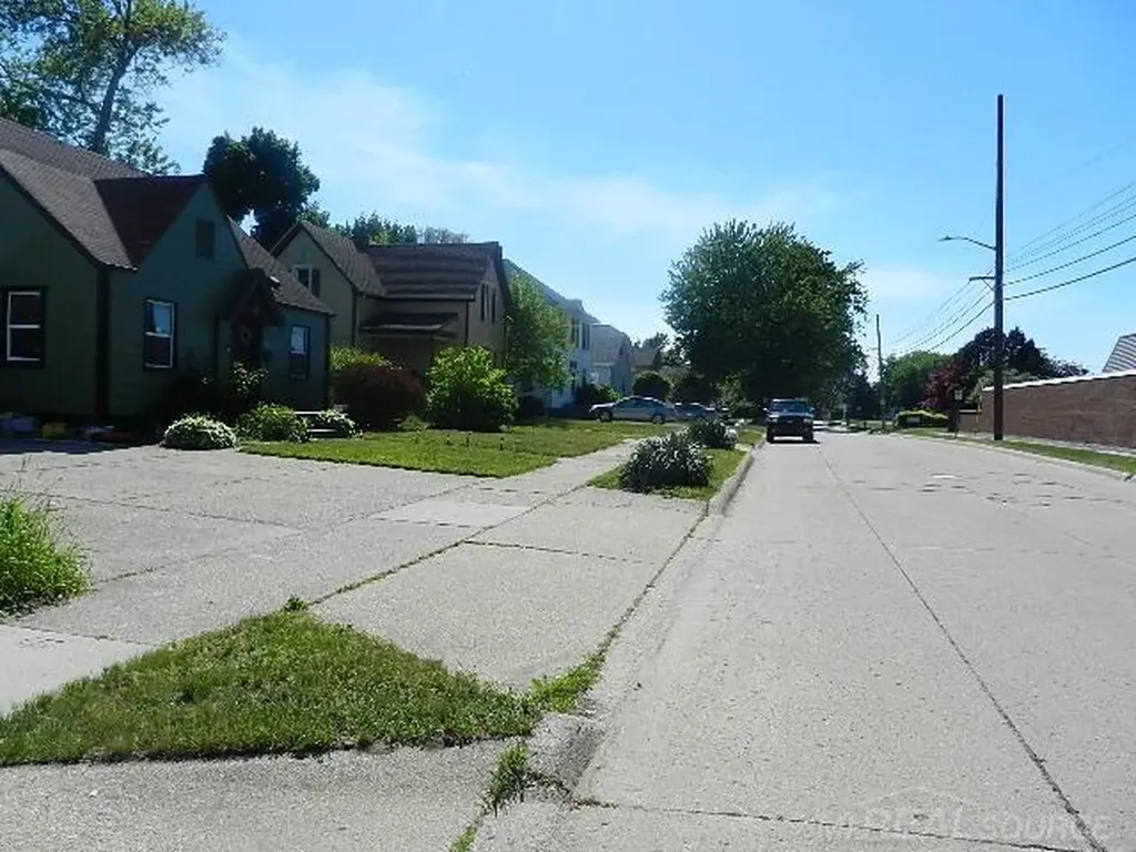 33 Parkview Avenue Mt. Clemens City MI 48043