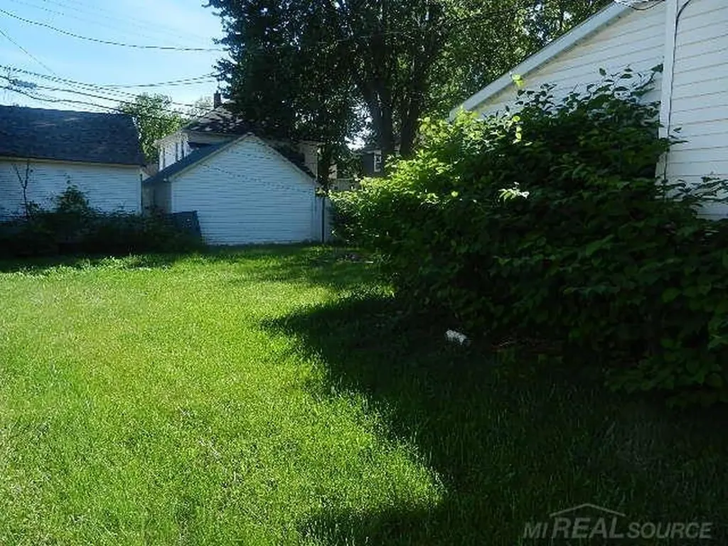 33 Parkview Avenue Mt. Clemens City MI 48043