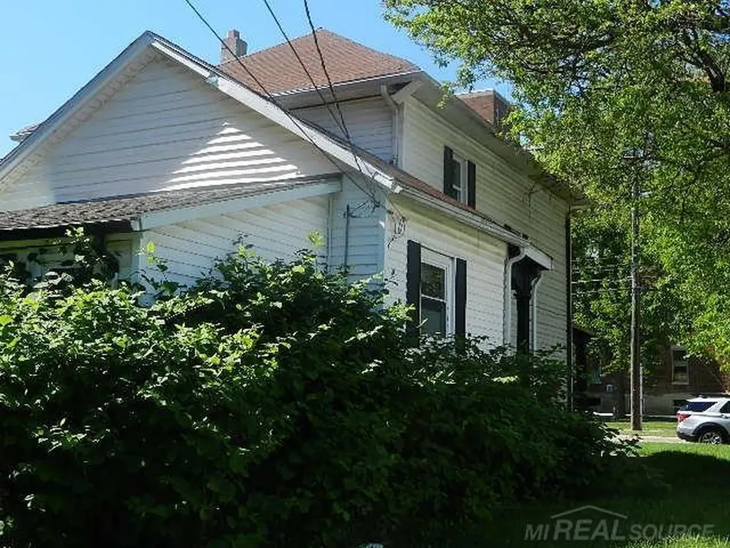 33 Parkview Avenue Mt. Clemens City MI 48043