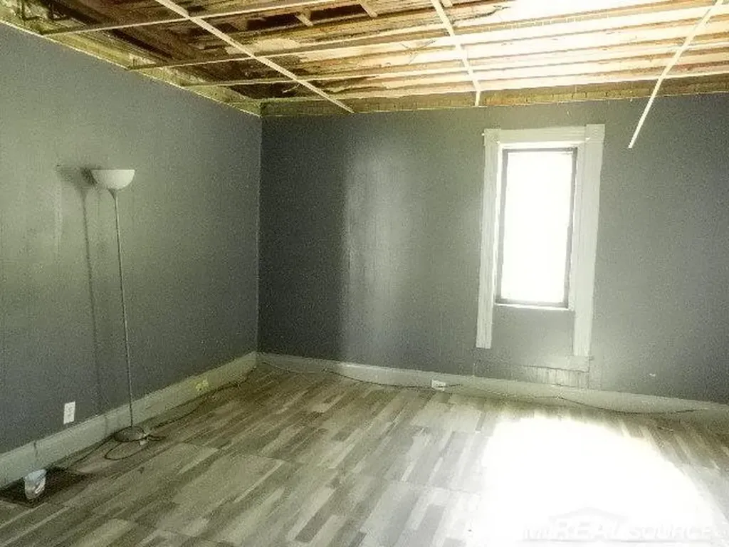 33 Parkview Avenue Mt. Clemens City MI 48043