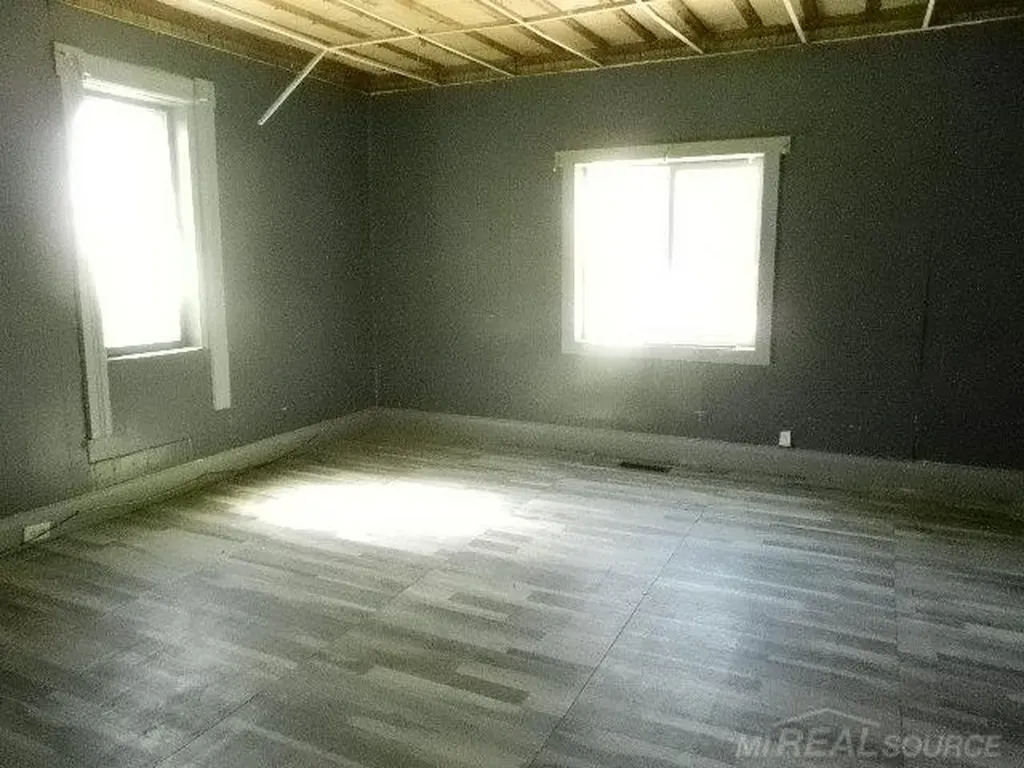 33 Parkview Avenue Mt. Clemens City MI 48043