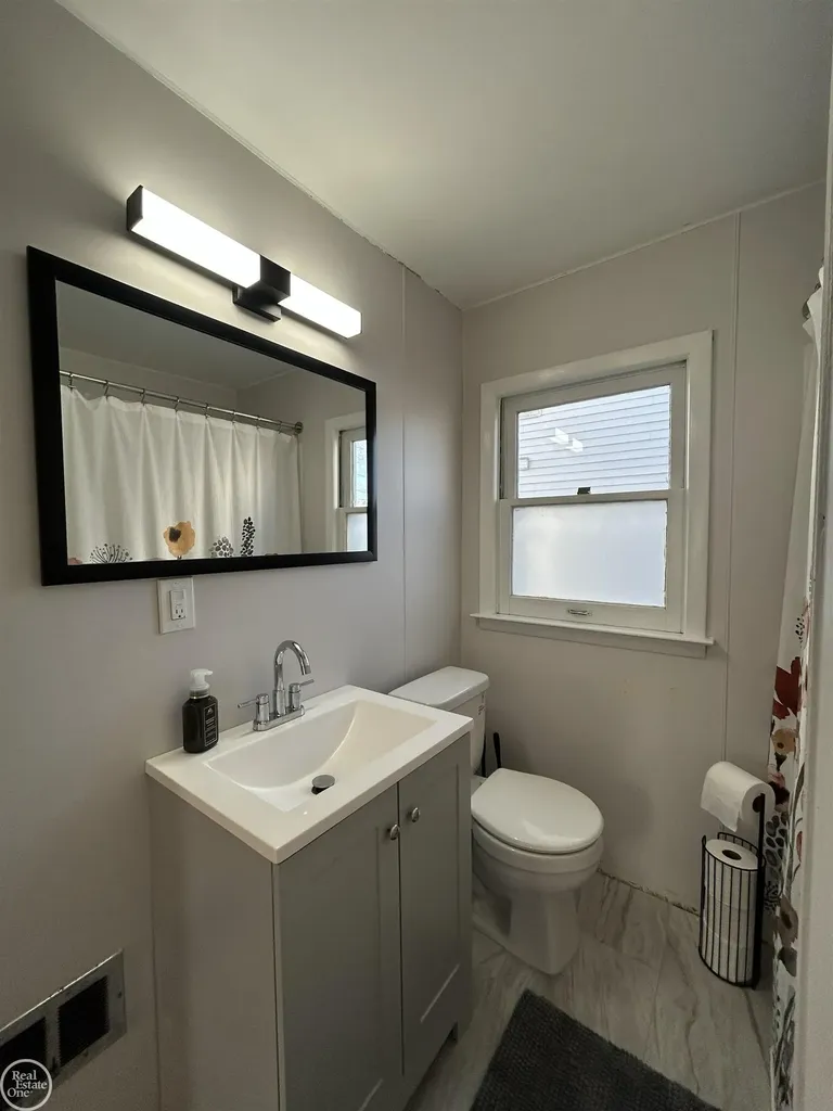 22138 Brittany Avenue Eastpointe City MI 48021