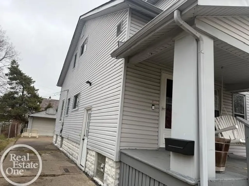 22138 Brittany Avenue Eastpointe City MI 48021