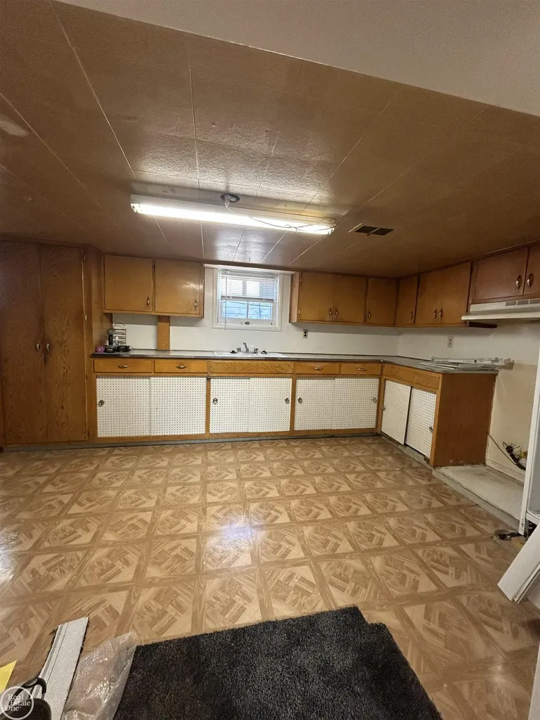 22138 Brittany Avenue Eastpointe City MI 48021