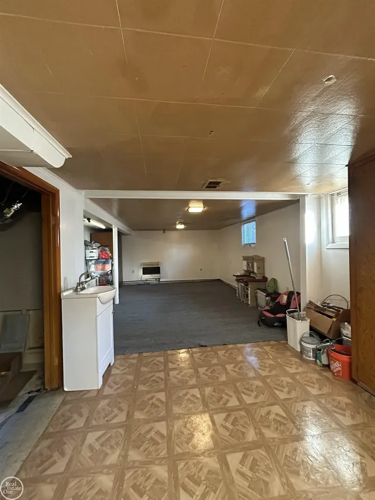22138 Brittany Avenue Eastpointe City MI 48021