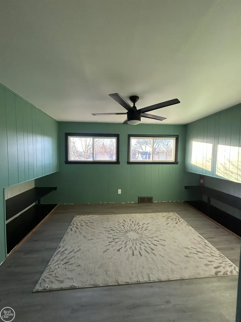 22138 Brittany Avenue Eastpointe City MI 48021