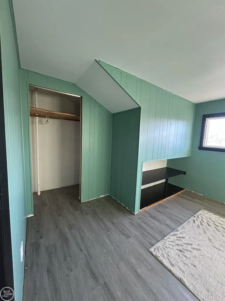 22138 Brittany Avenue Eastpointe City MI 48021