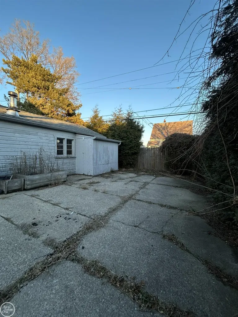22138 Brittany Avenue Eastpointe City MI 48021