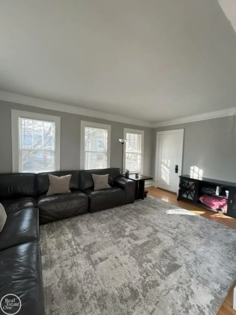 22138 Brittany Avenue Eastpointe City MI 48021