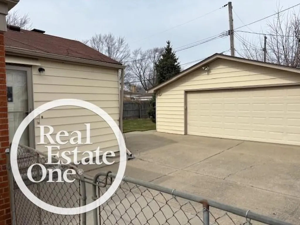 22943 Masonic Boulevard St. Clair Shores City MI 48082