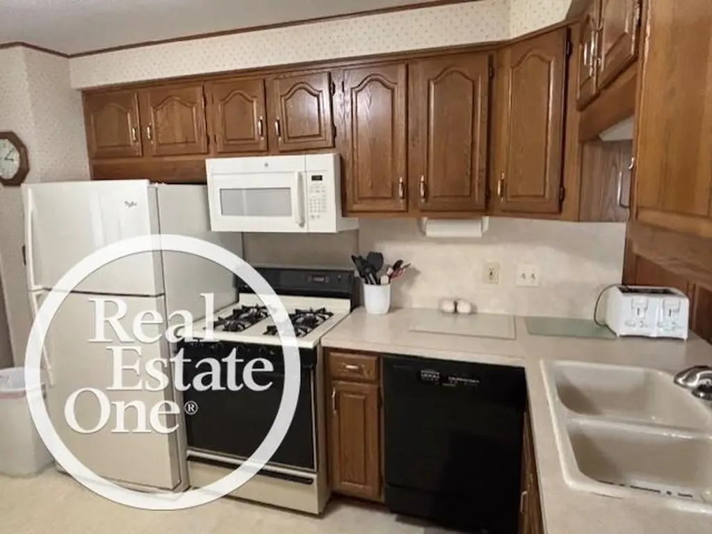 22943 Masonic Boulevard St. Clair Shores City MI 48082