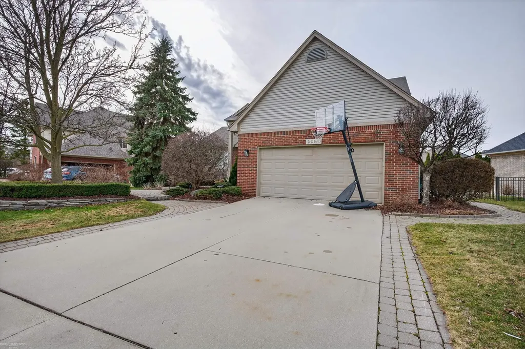 22191 International Lane Macomb Township MI 48044