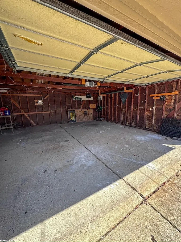 19389 Roscommon Street Harper Woods City MI 48225