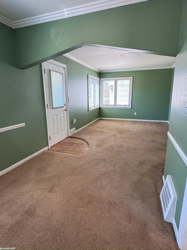 19389 Roscommon Street Harper Woods City MI 48225