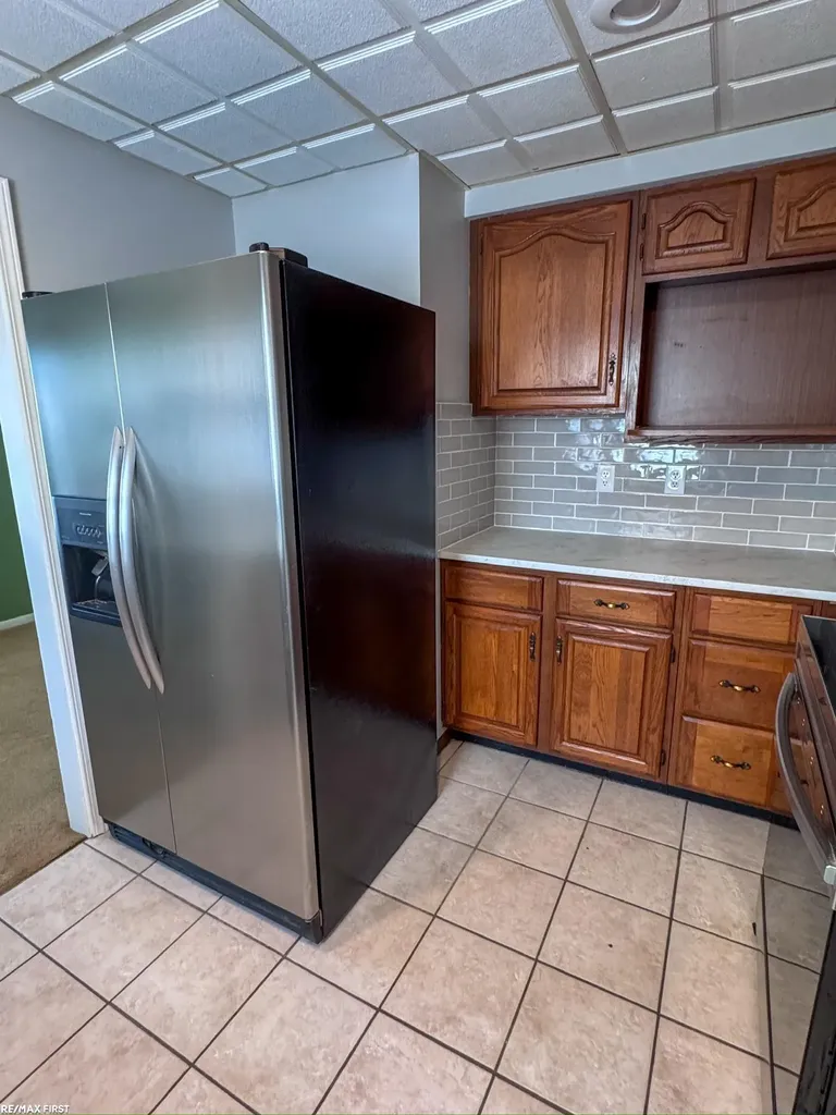 19389 Roscommon Street Harper Woods City MI 48225