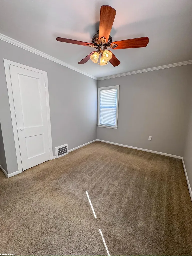 19389 Roscommon Street Harper Woods City MI 48225