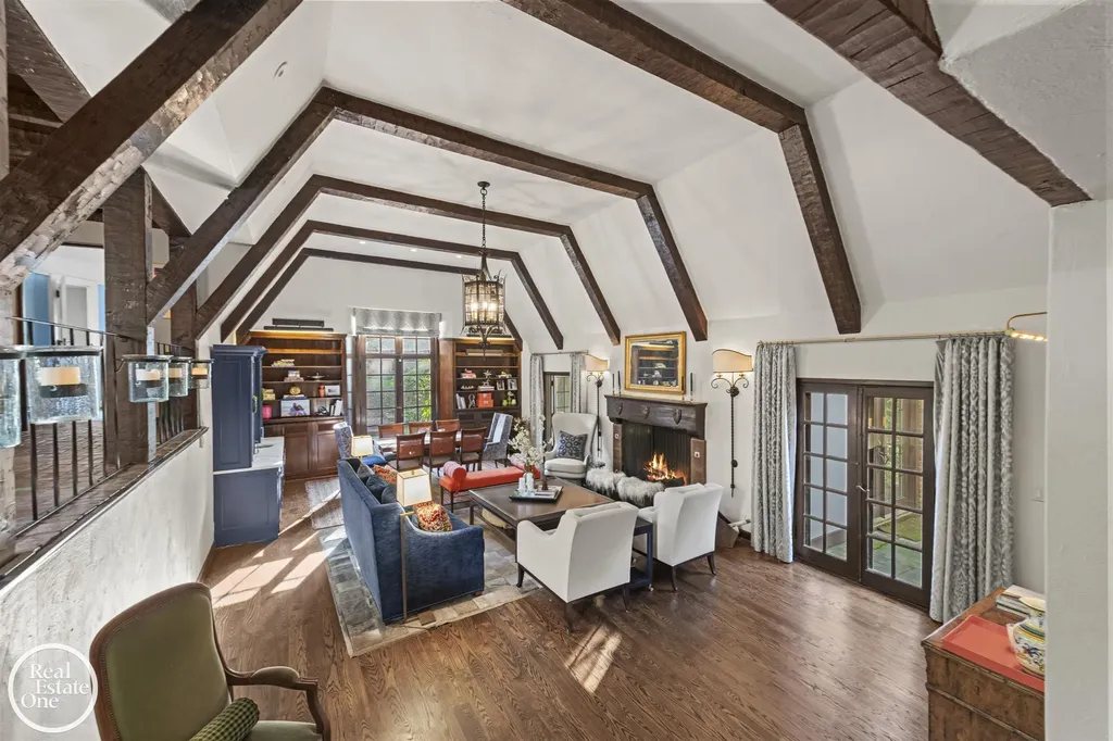 242 Lewiston Road Grosse Pointe Farms City MI 48236