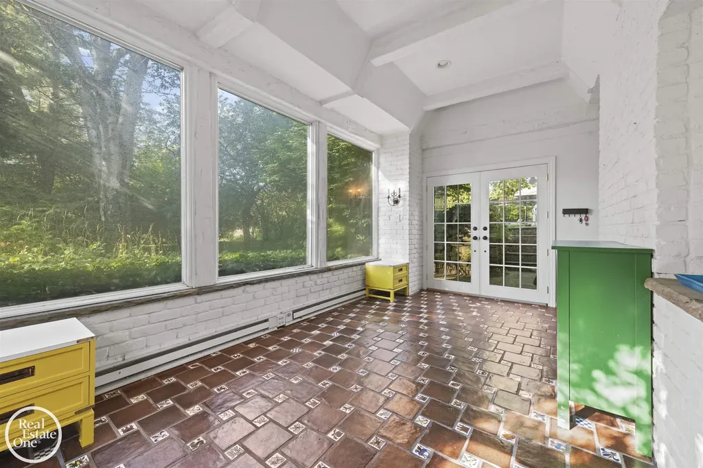 242 Lewiston Road Grosse Pointe Farms City MI 48236