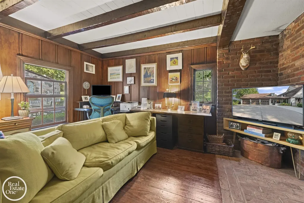 242 Lewiston Road Grosse Pointe Farms City MI 48236