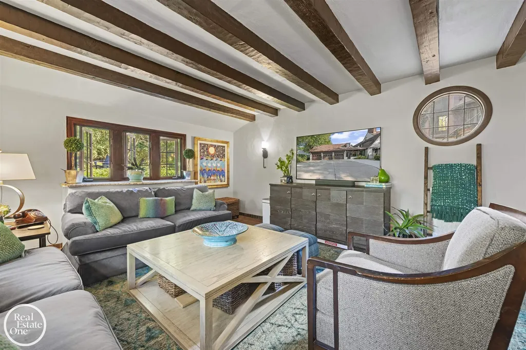 242 Lewiston Road Grosse Pointe Farms City MI 48236