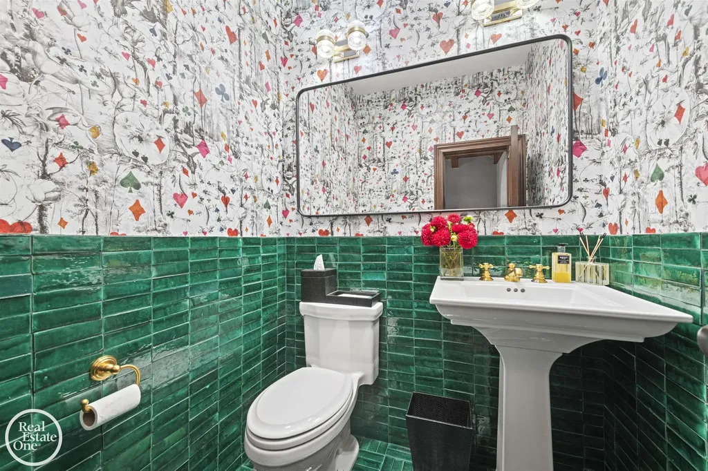 242 Lewiston Road Grosse Pointe Farms City MI 48236