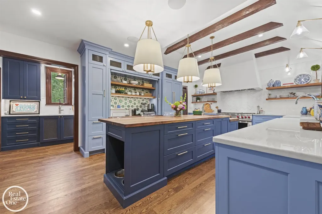 242 Lewiston Road Grosse Pointe Farms City MI 48236