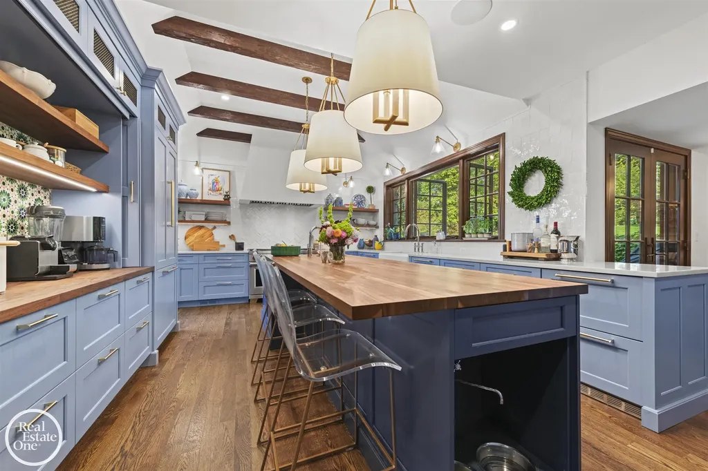 242 Lewiston Road Grosse Pointe Farms City MI 48236