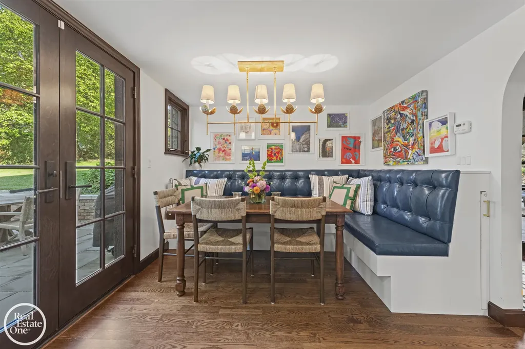 242 Lewiston Road Grosse Pointe Farms City MI 48236