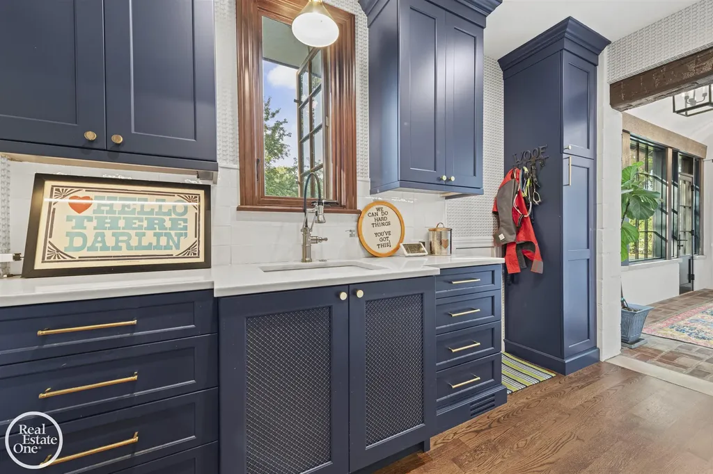 242 Lewiston Road Grosse Pointe Farms City MI 48236