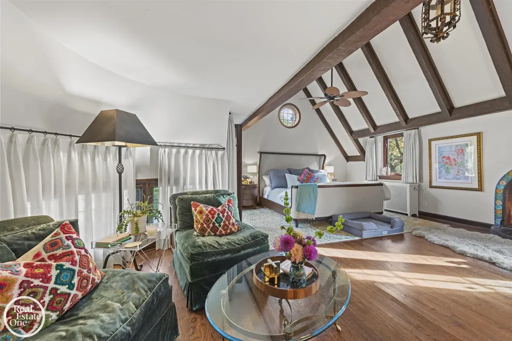 242 Lewiston Road Grosse Pointe Farms City MI 48236