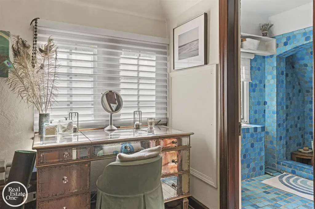242 Lewiston Road Grosse Pointe Farms City MI 48236