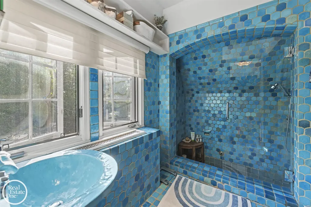 242 Lewiston Road Grosse Pointe Farms City MI 48236
