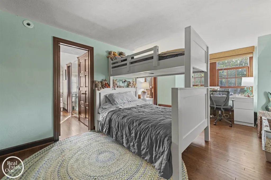 242 Lewiston Road Grosse Pointe Farms City MI 48236