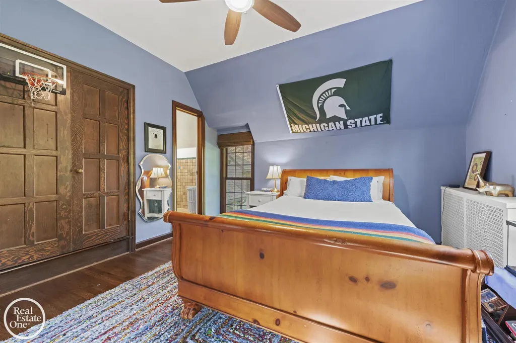 242 Lewiston Road Grosse Pointe Farms City MI 48236