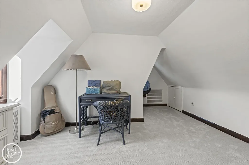 242 Lewiston Road Grosse Pointe Farms City MI 48236