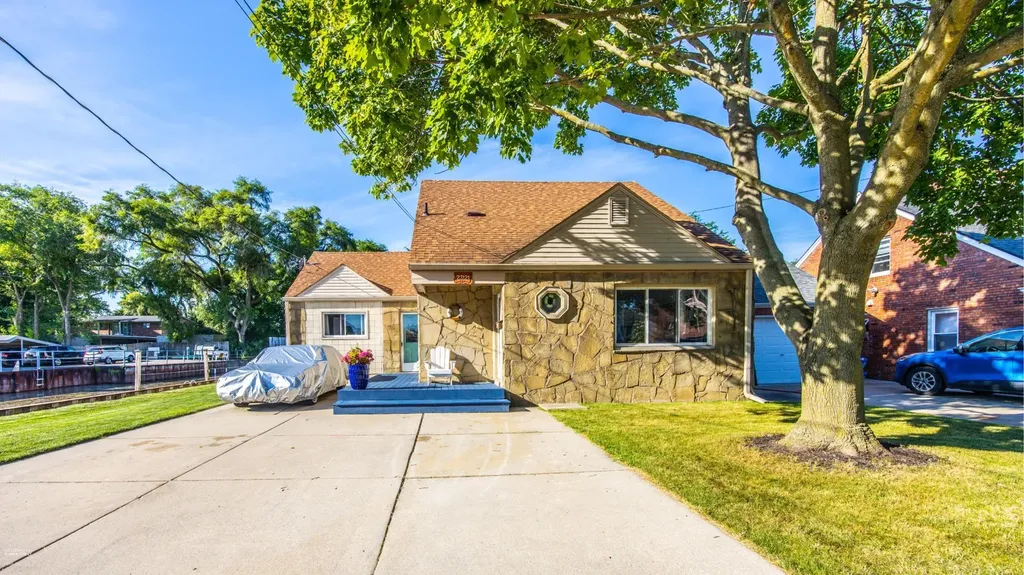 23121 Liberty Street St. Clair Shores City MI 48080