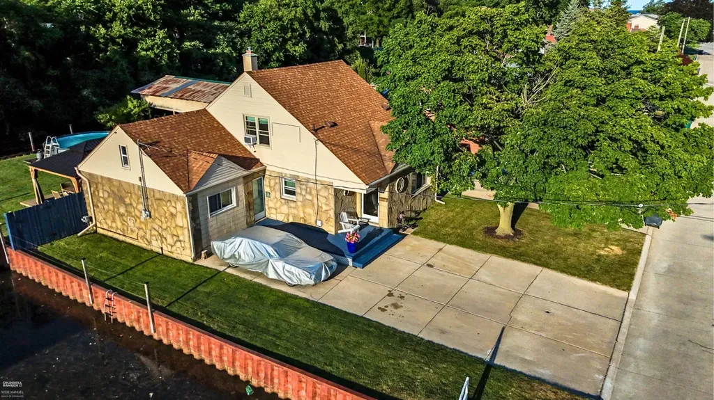 23121 Liberty Street St. Clair Shores City MI 48080