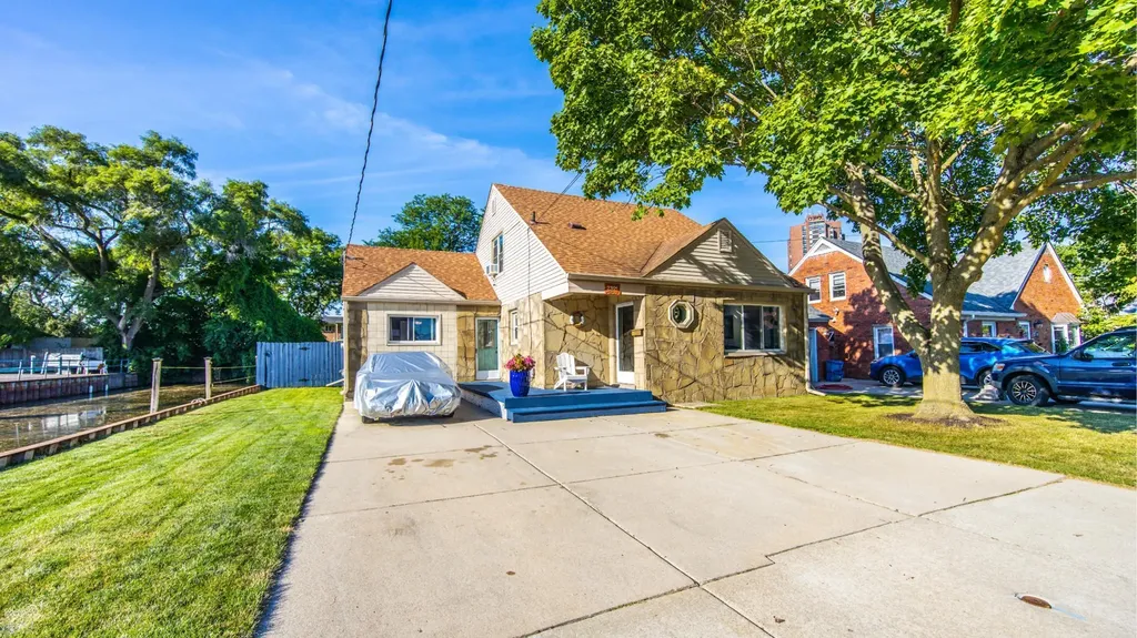 23121 Liberty Street St. Clair Shores City MI 48080