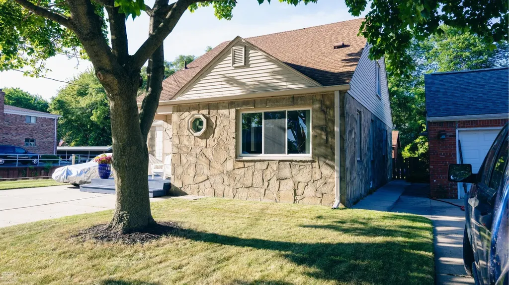 23121 Liberty Street St. Clair Shores City MI 48080