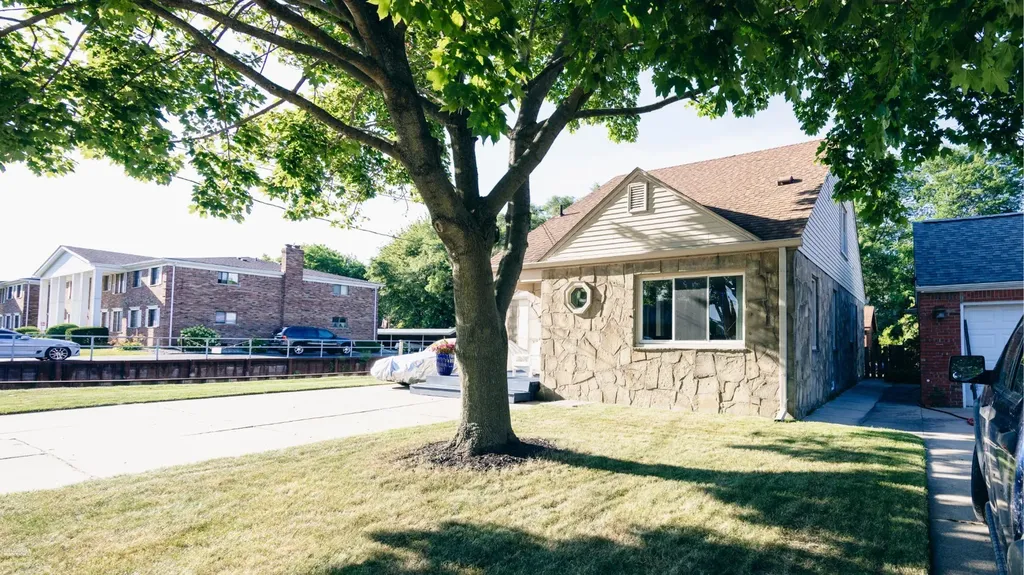 23121 Liberty Street St. Clair Shores City MI 48080