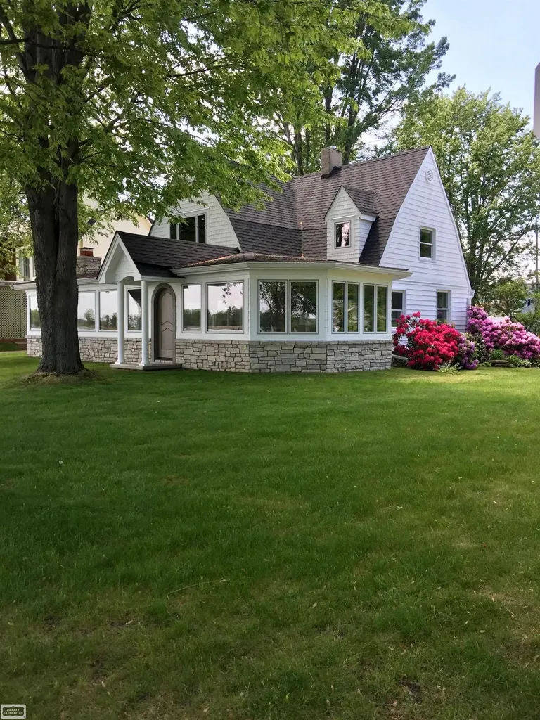 206 Edgewater Drive Algonac City MI 48001