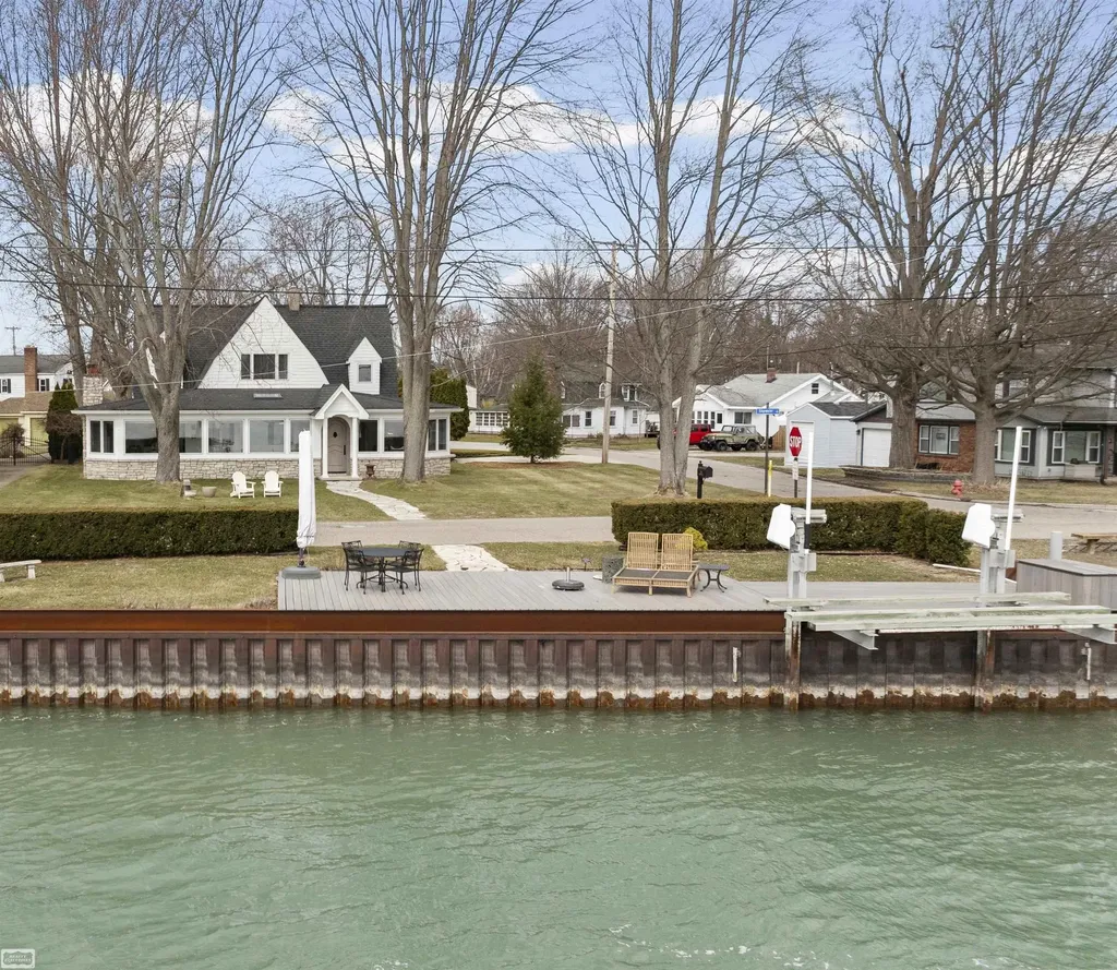 206 Edgewater Drive Algonac City MI 48001
