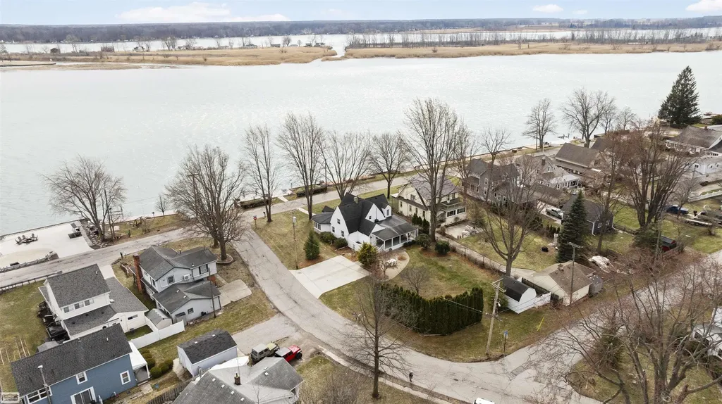 206 Edgewater Drive Algonac City MI 48001